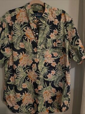 chubbies Navy Floral Short-Pull over with 3 buttons.